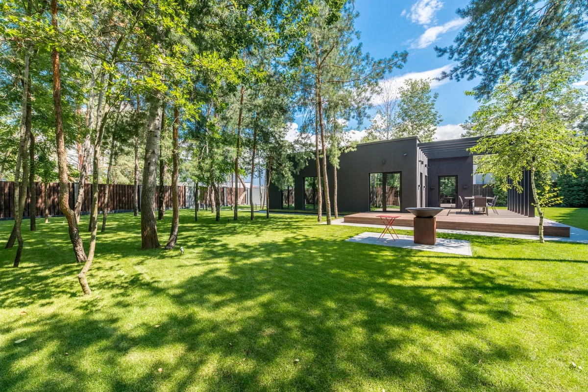 Как выбрать газонокосилку-робота для участка 500 м²